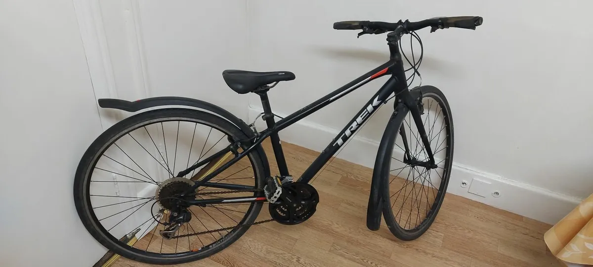Trek FX3 HYBRID BIKE - Image 3