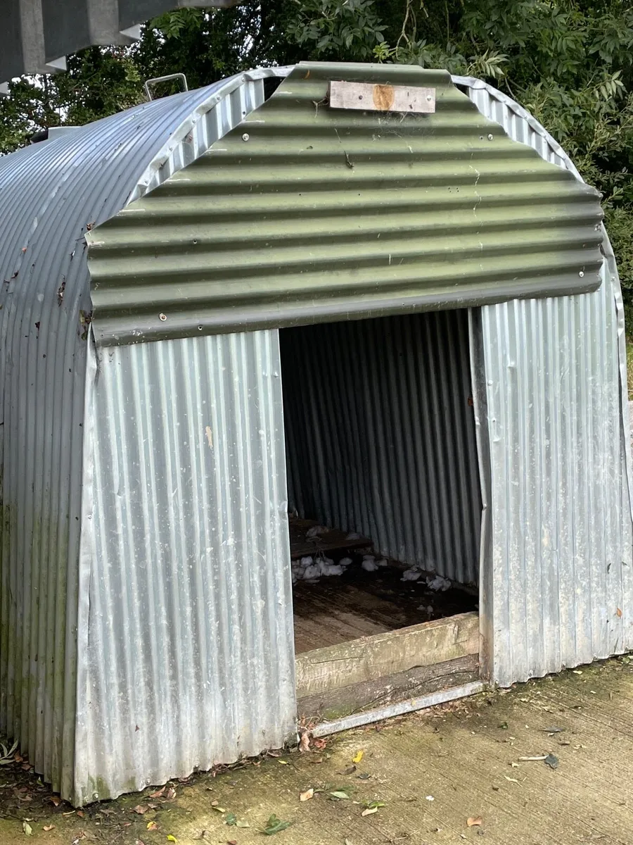 Calf hutch - Image 1