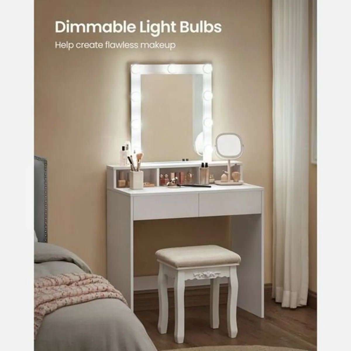 Dressing Table with bulbs - Image 1