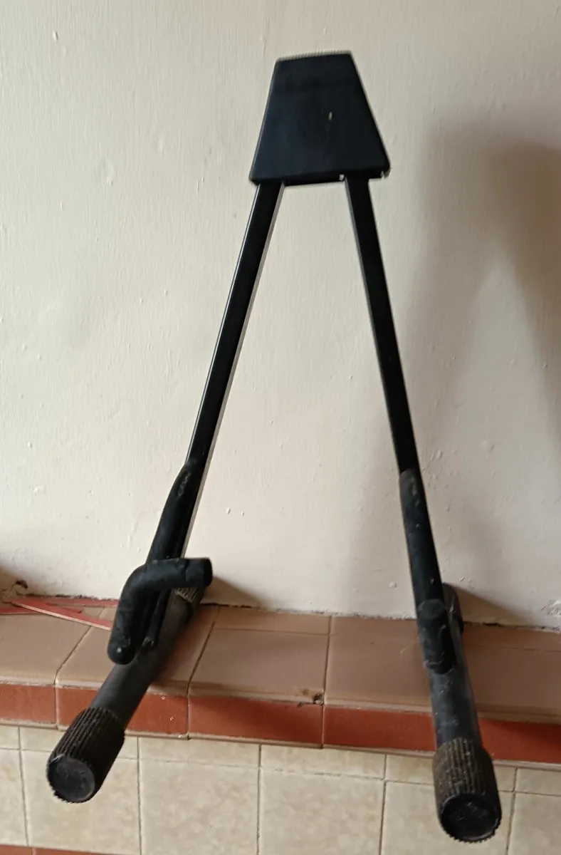 Guitar stand steele - Image 1