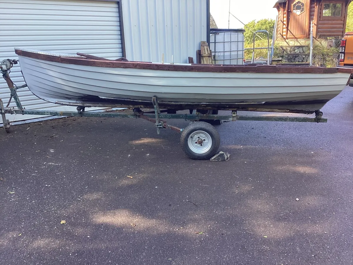 Lake Boat - Image 4