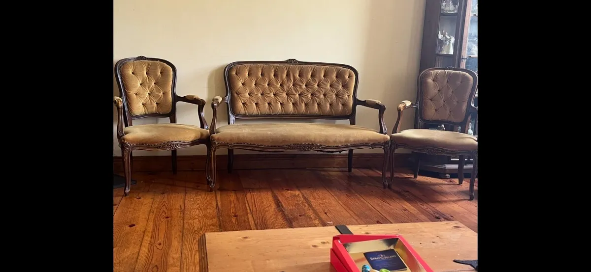Couch and chairs - Image 2