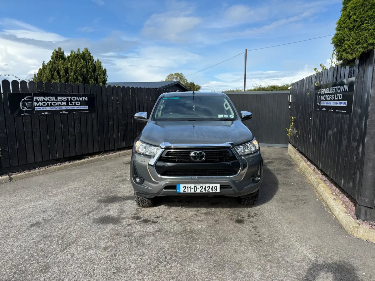 Toyota Hilux 2021 - Image 2