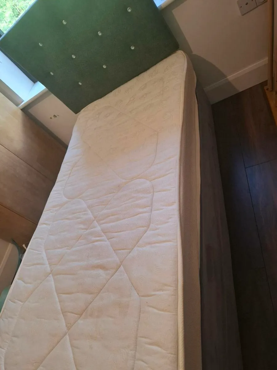 Single bed Diamond studded headboard & mattress. - Image 4