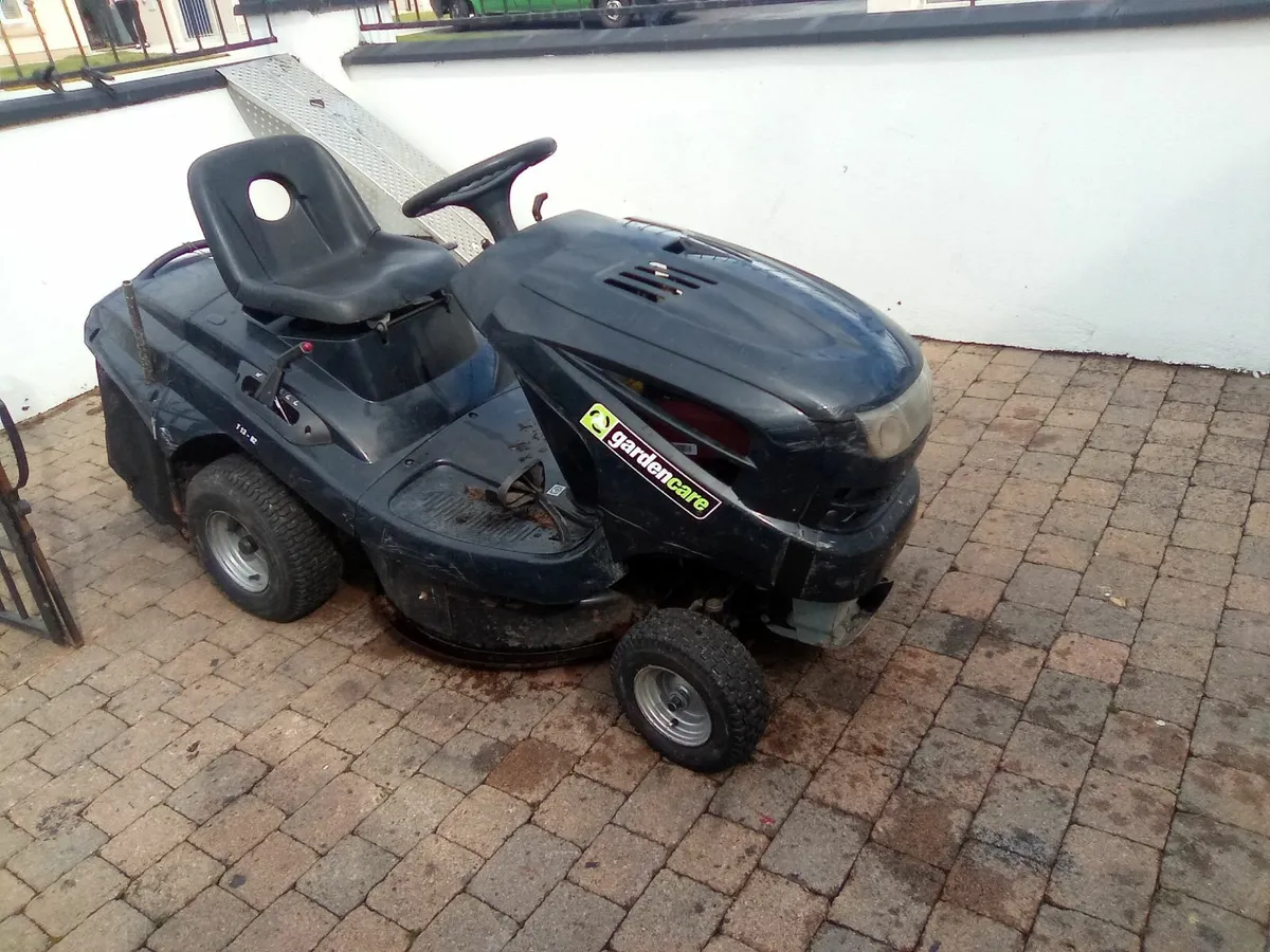 Ride on lawnmower - Image 1