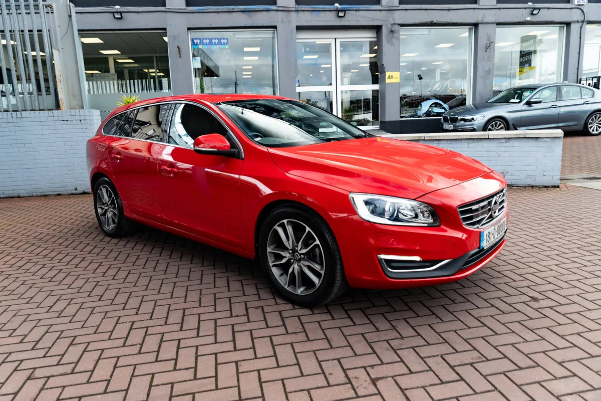 VOLVO V60 2.0D4 SE LUXURY DELUXE 5DR ESTATE AUTOMA - Image 1