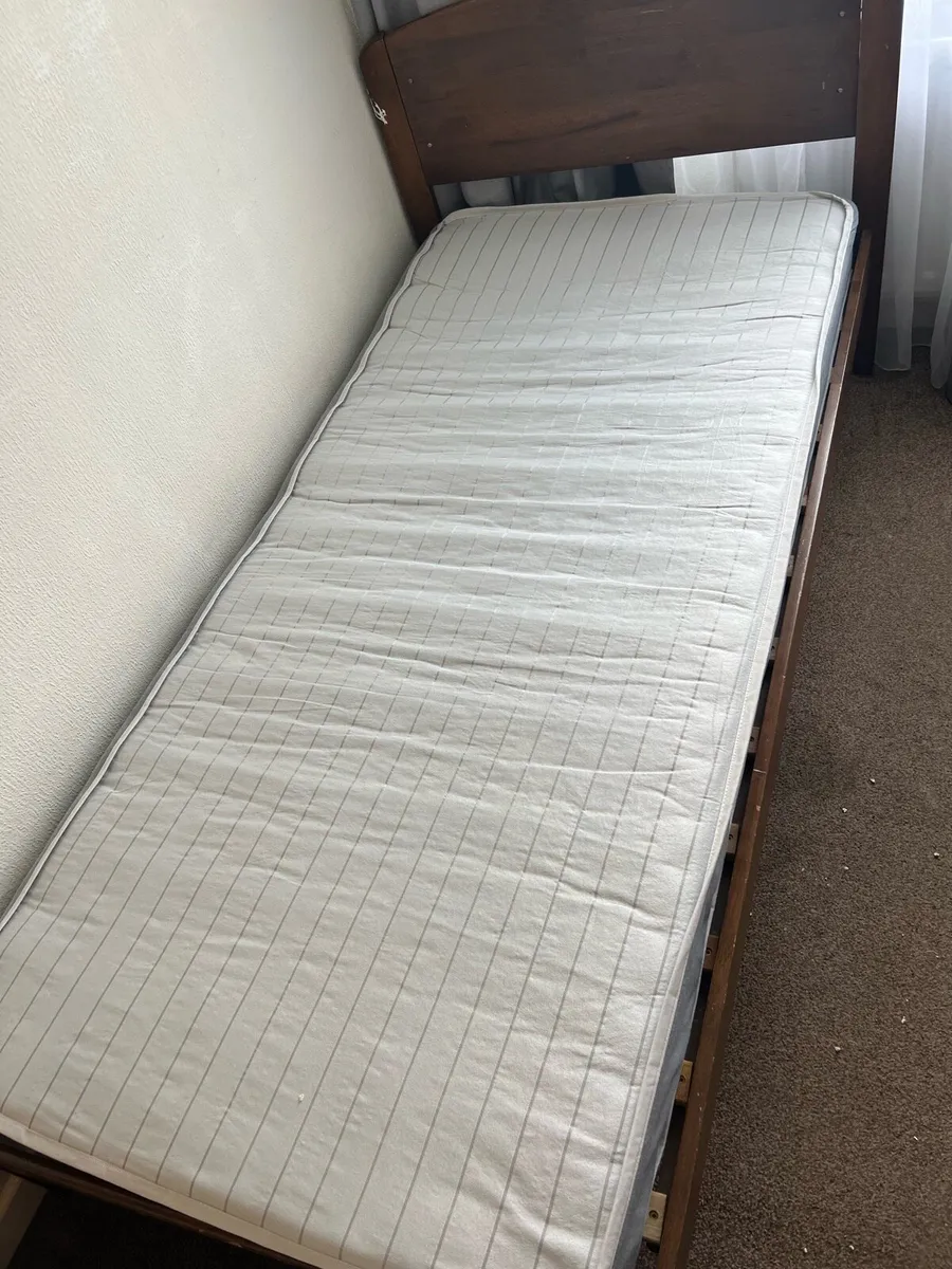 Single bed with mattress - Image 2