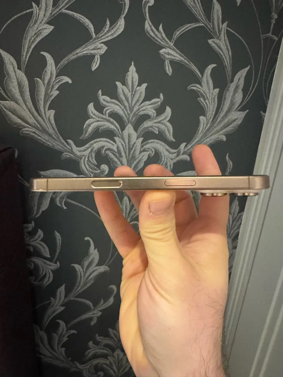 Iphone 16 pro - Image 4