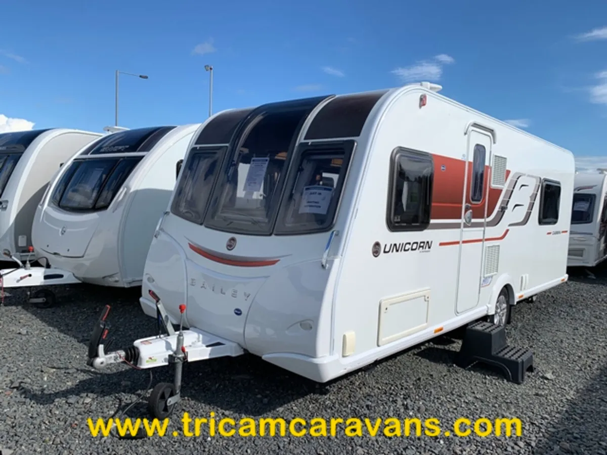 2017 Bailey Unicorn Cabrera Fixed Island Bed - Image 1