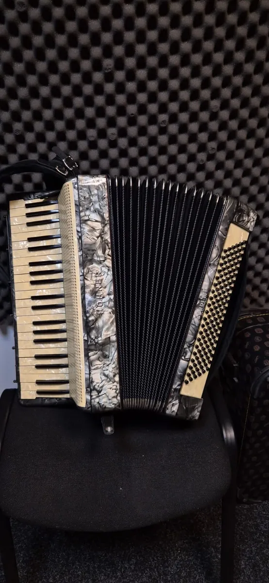 Hohner Verdi 3b piano accordion - Image 1