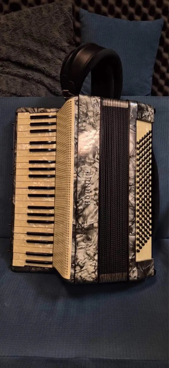 Hohner Verdi 3b piano accordion - Image 2