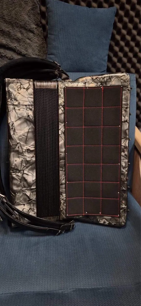 Hohner Verdi 3b piano accordion - Image 4
