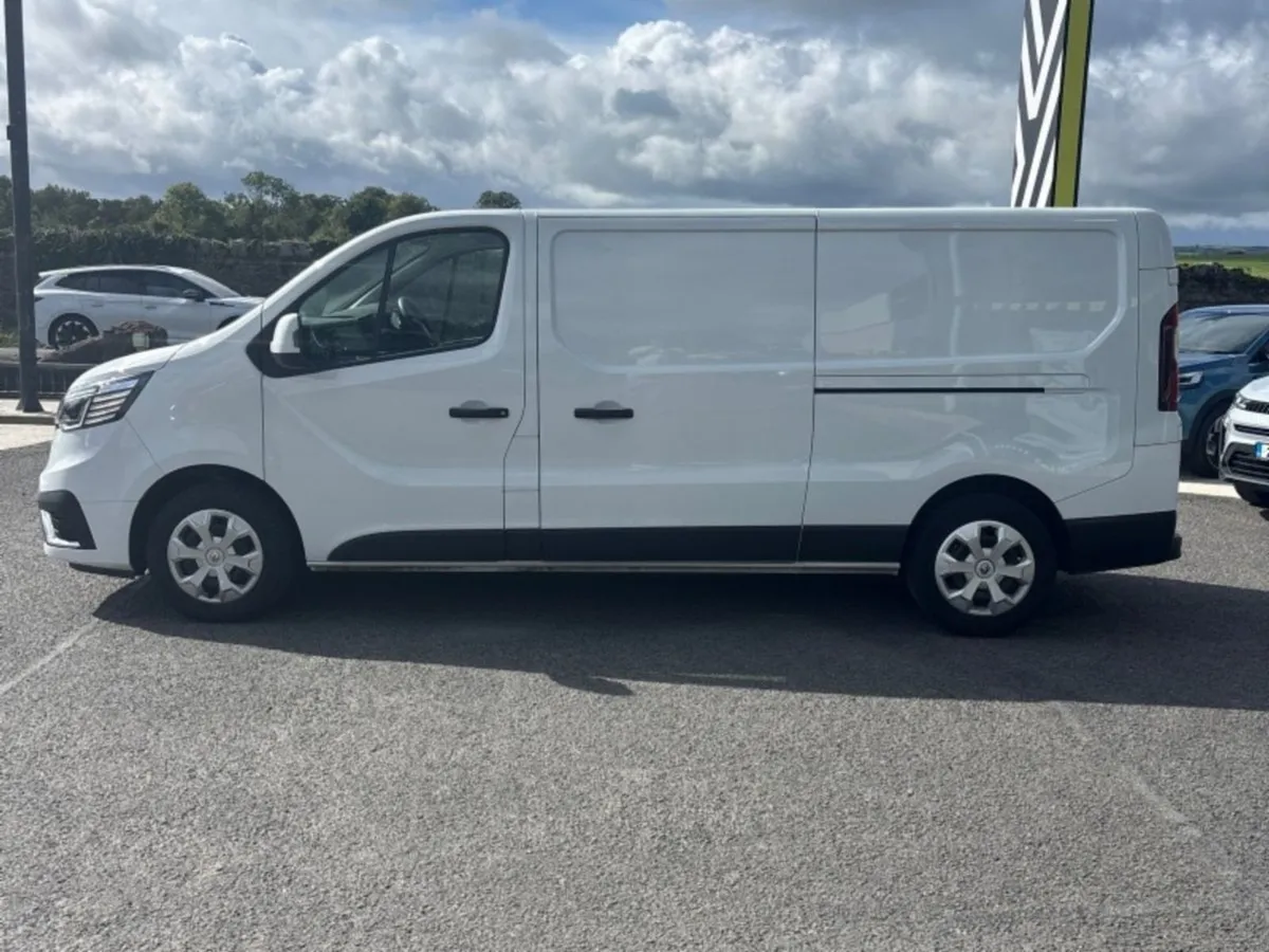 Renault Trafic Trafic RED VAN FWD 130 3T1 E6 - Image 4