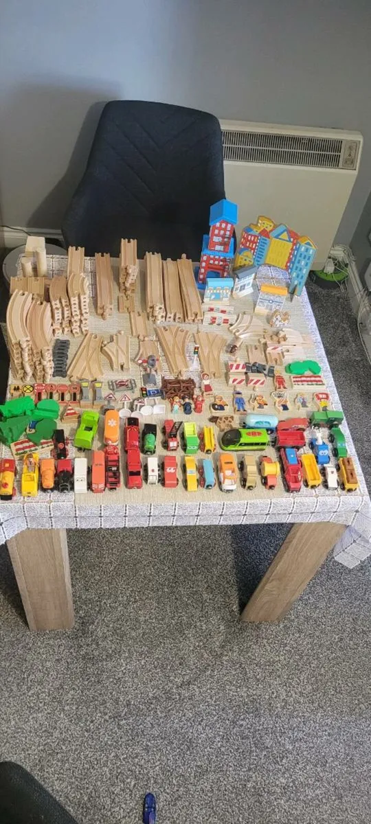 BRIO wooden track set plus race tracks - Image 1