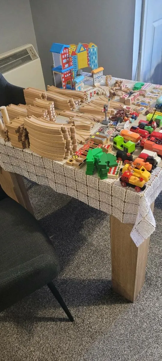 BRIO wooden track set plus race tracks - Image 3