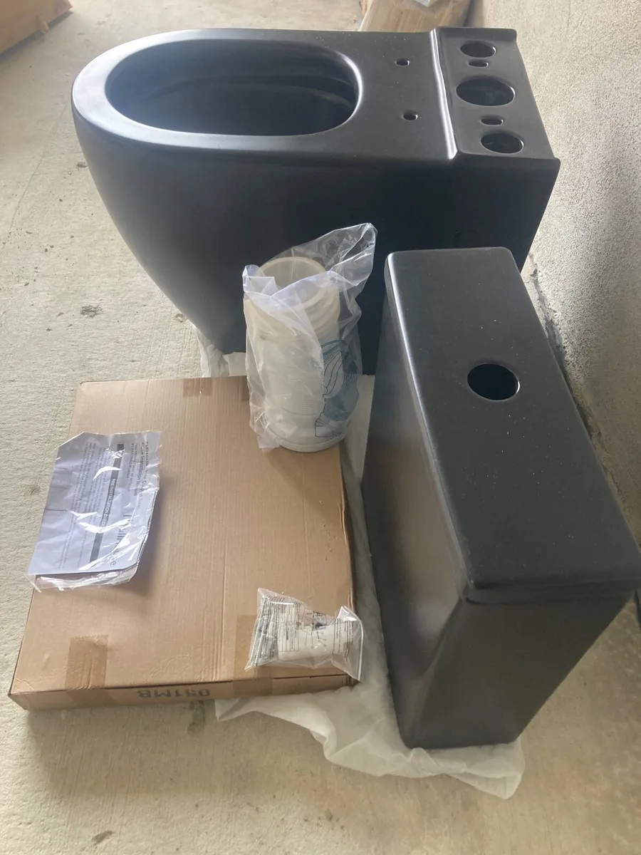 Toilet - Image 3