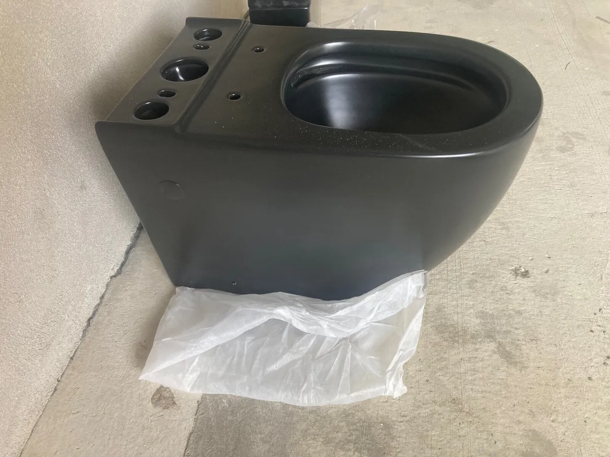 Toilet - Image 4
