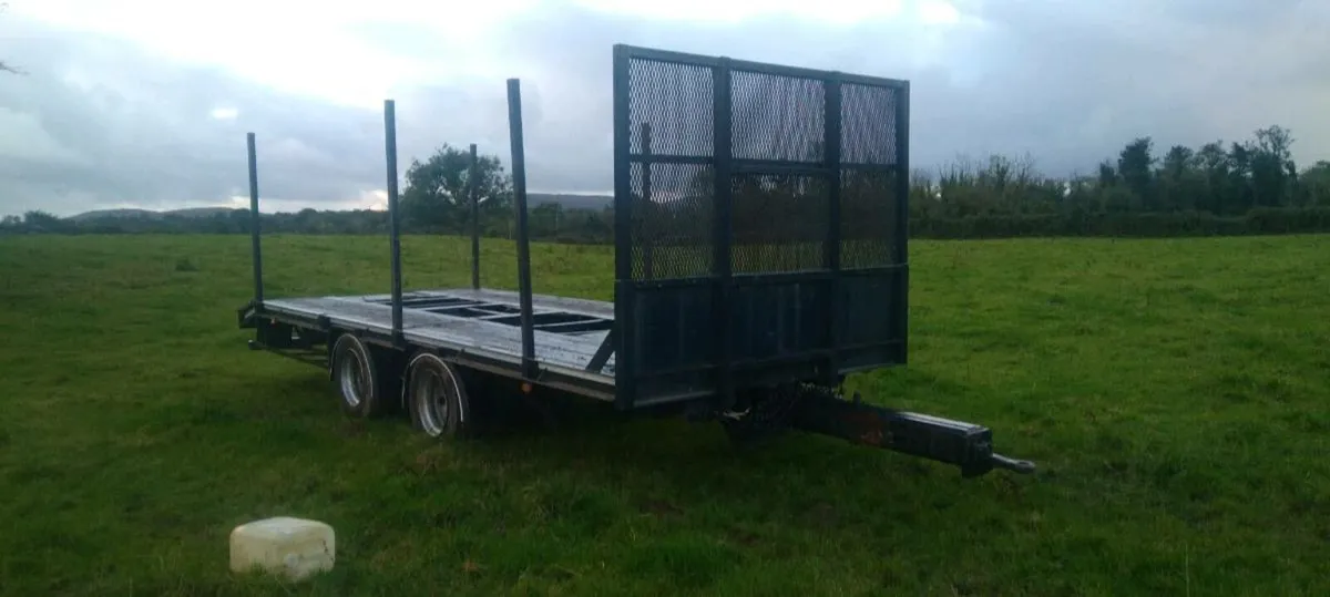Bale trailer - Image 1