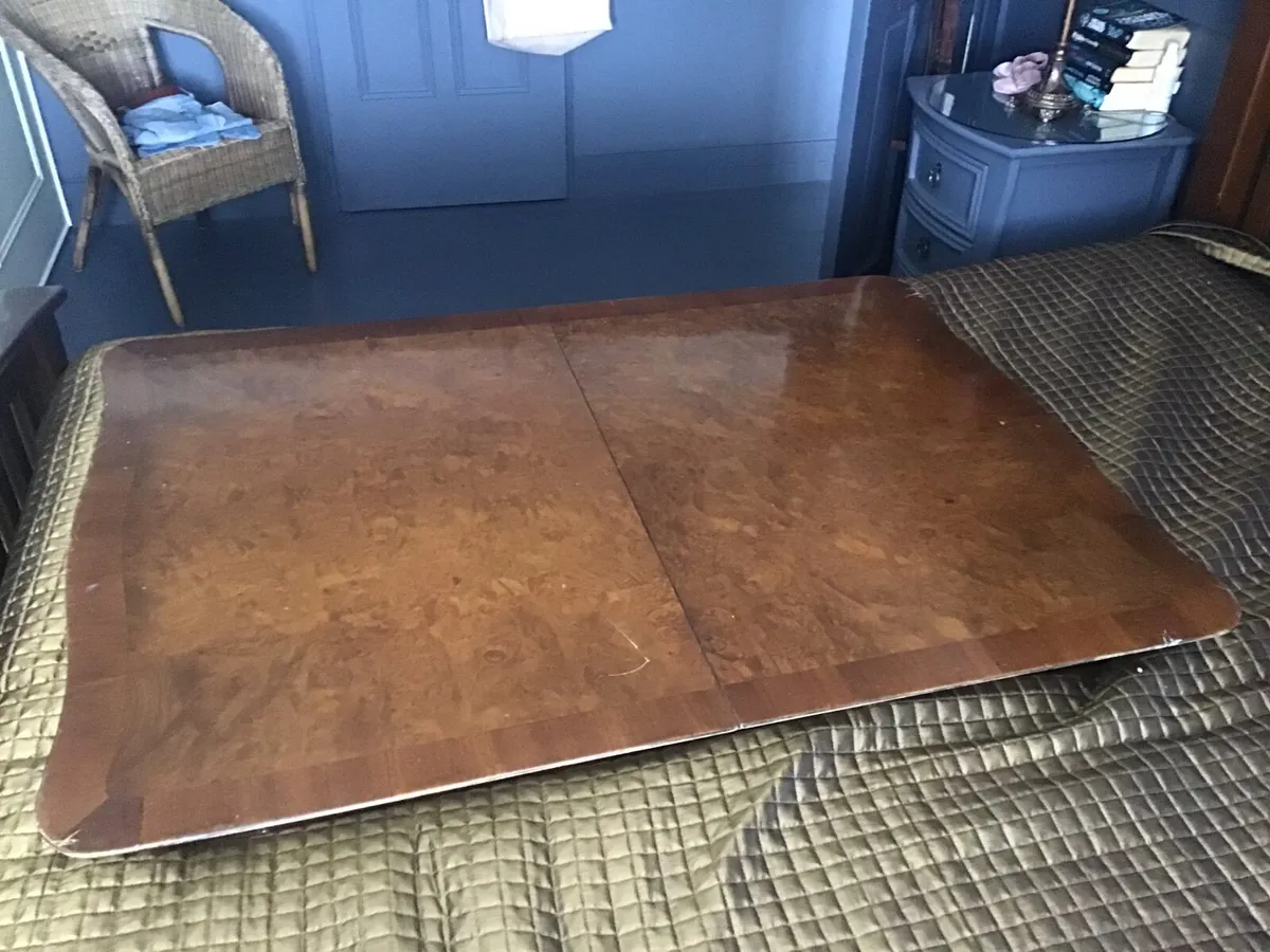 Dining table - Image 1