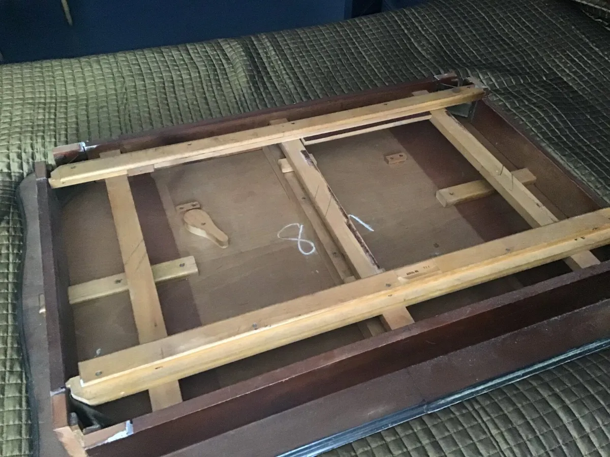Dining table - Image 2