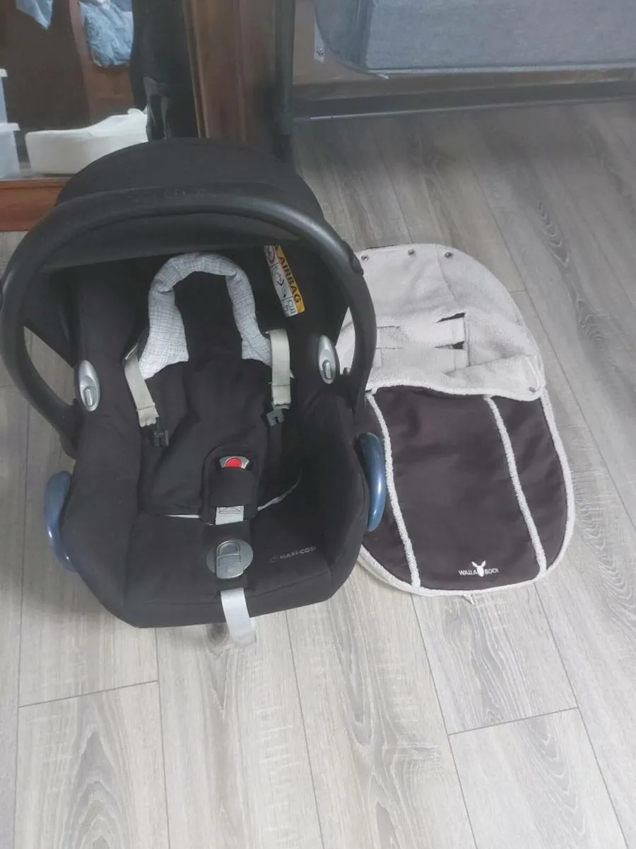 Maxi Cosi newborn insert and footmuff