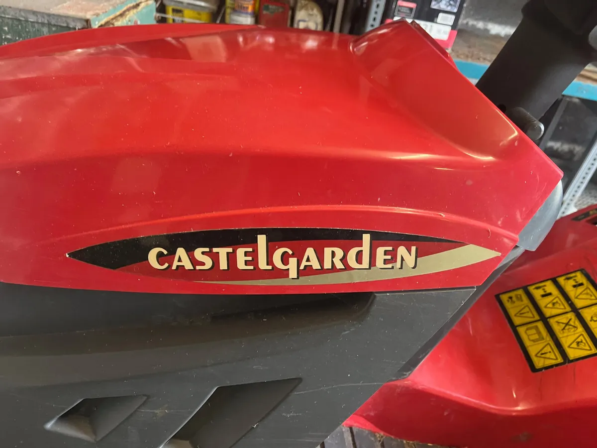 Castle Garden XJ140 Ride on Lawn Mower - Image 2