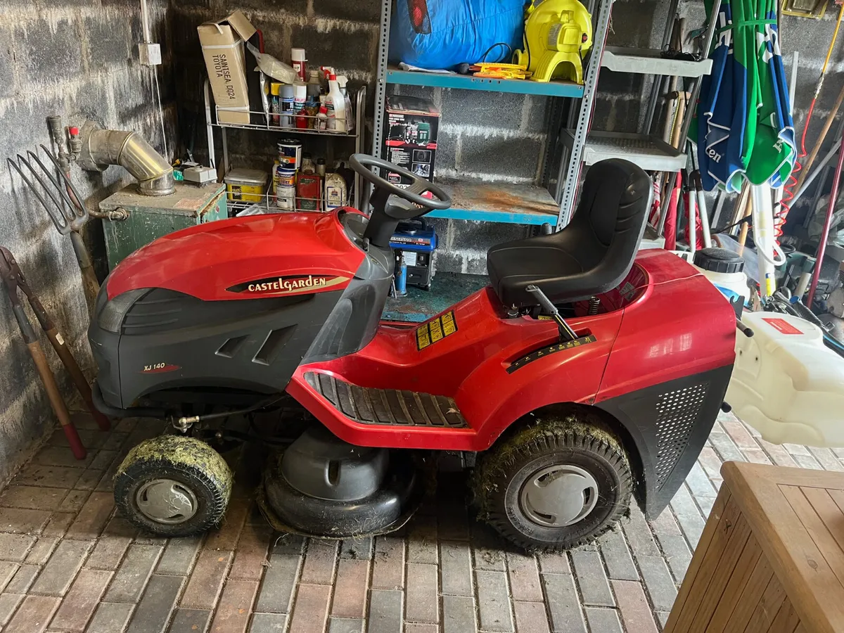 Castle Garden XJ140 Ride on Lawn Mower - Image 1