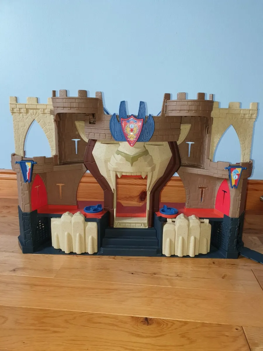 Imaginext toy castle and assesories - Image 1