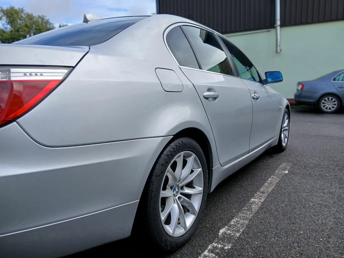 BMW 5-Series - Image 4