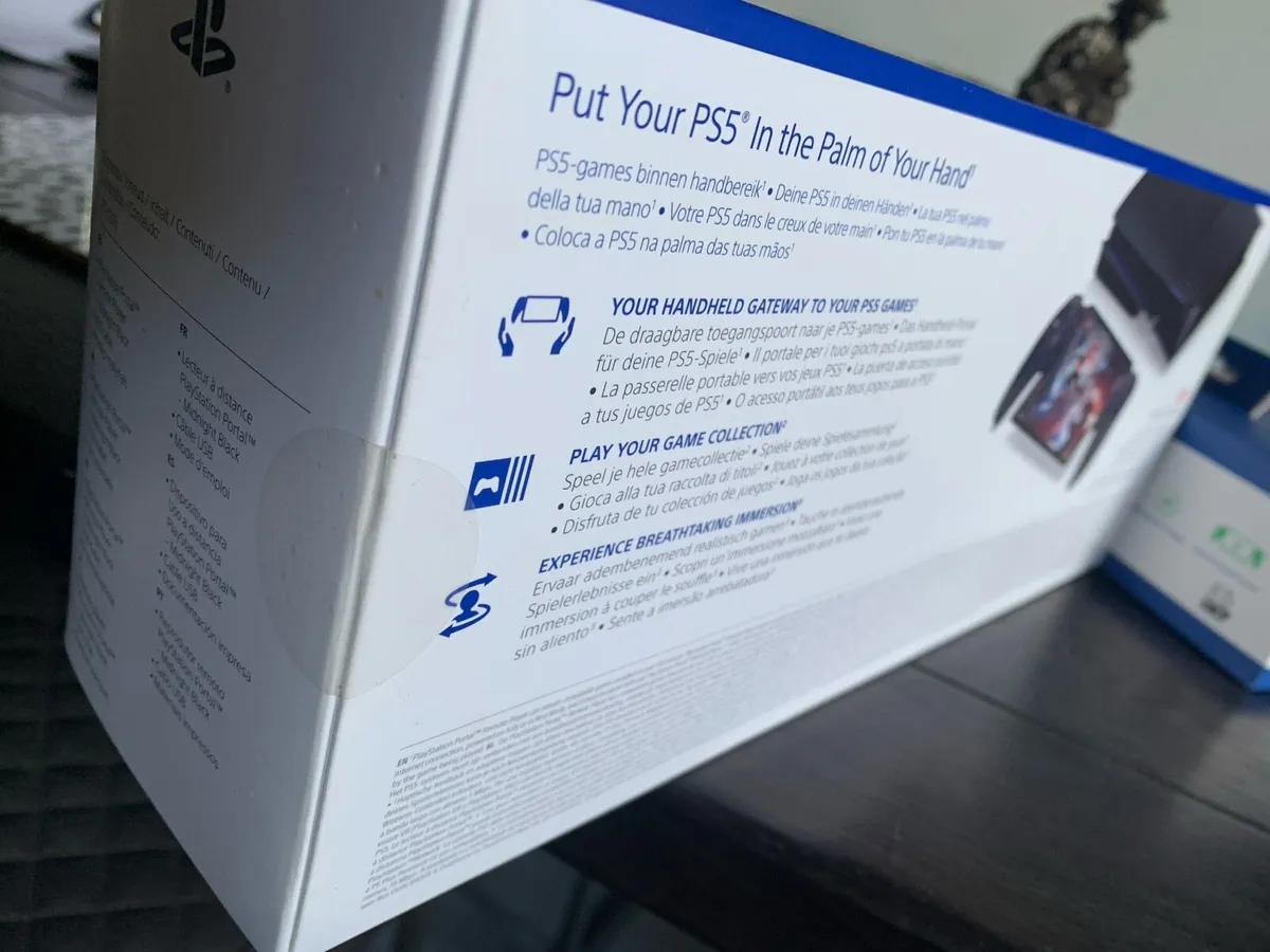 PlayStation portal with charging dock - Image 3