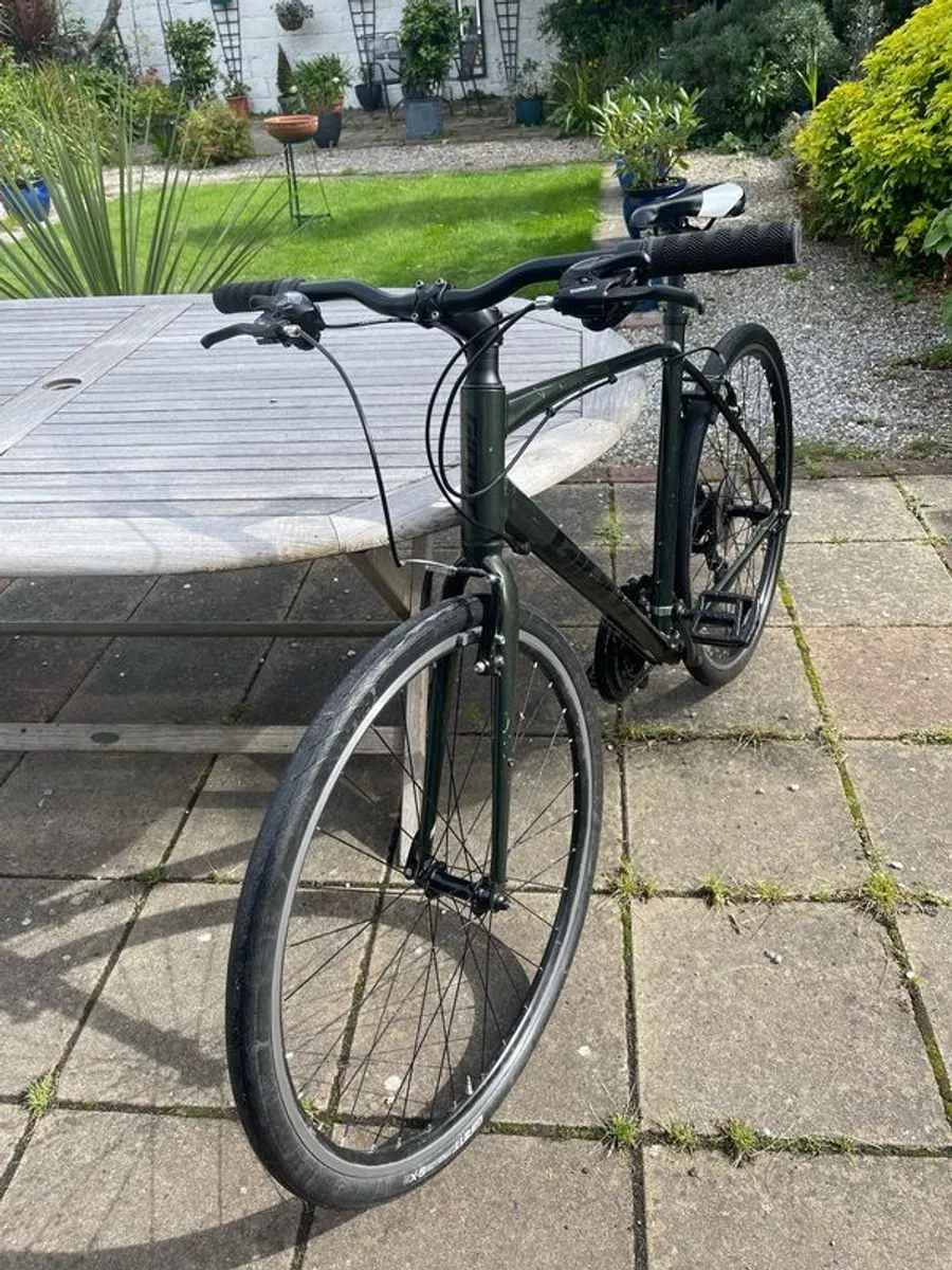 Giant Escape 3 Hybrid & City Bike - Image 2
