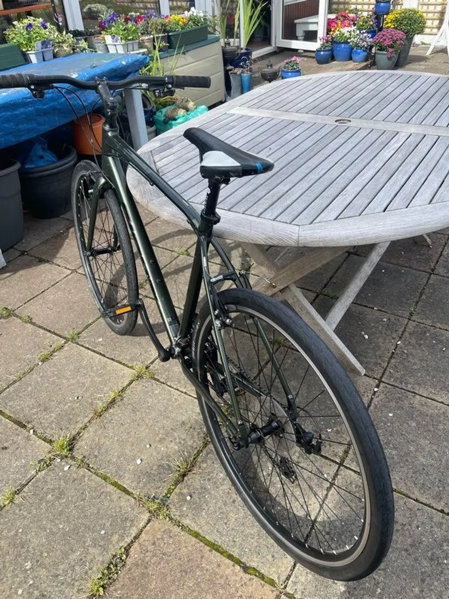 Giant Escape 3 Hybrid & City Bike - Image 3