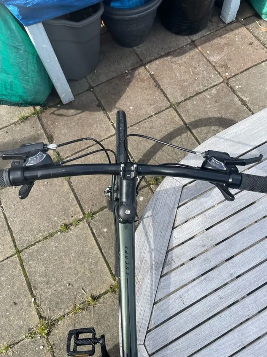 Giant Escape 3 Hybrid & City Bike - Image 4