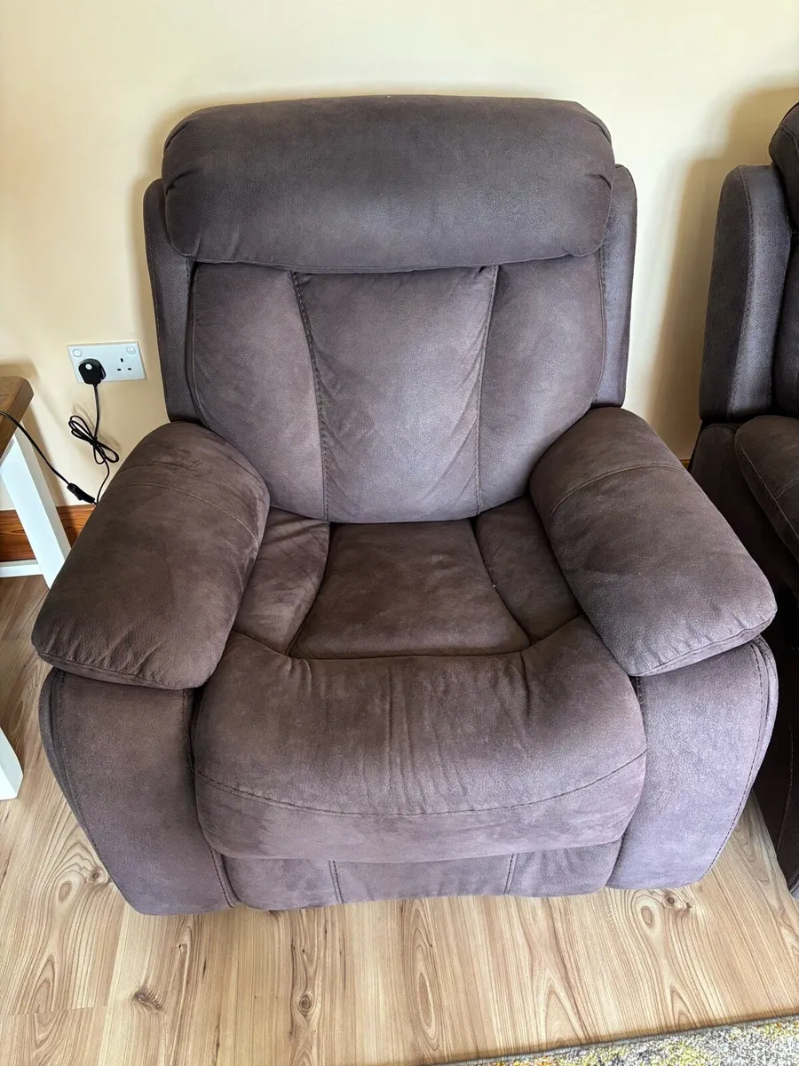 Four piece recliner suite - Image 3