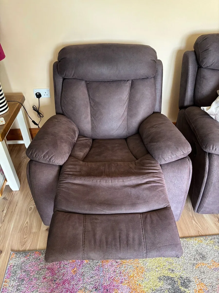 Four piece recliner suite - Image 4