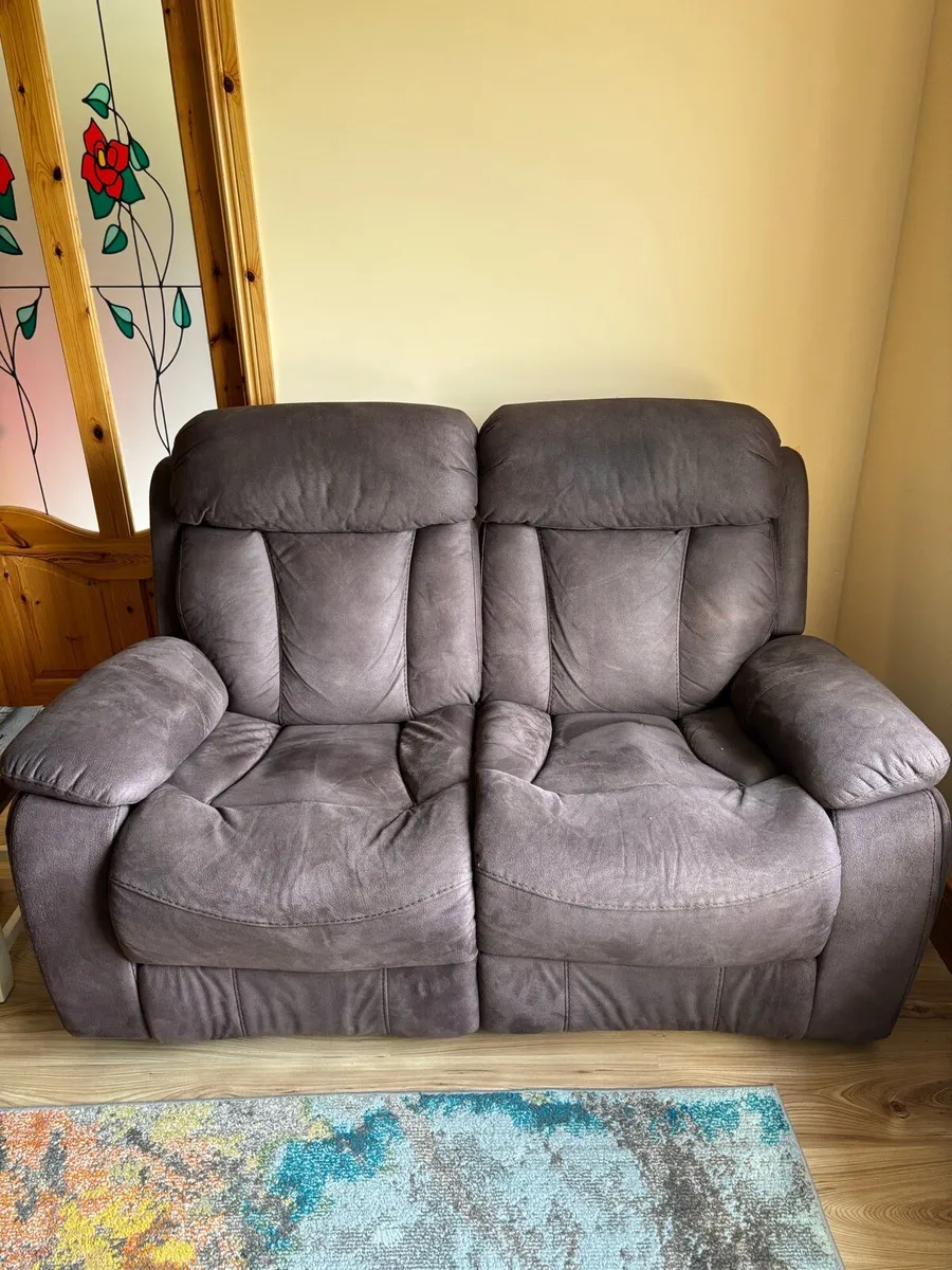 Four piece recliner suite - Image 1