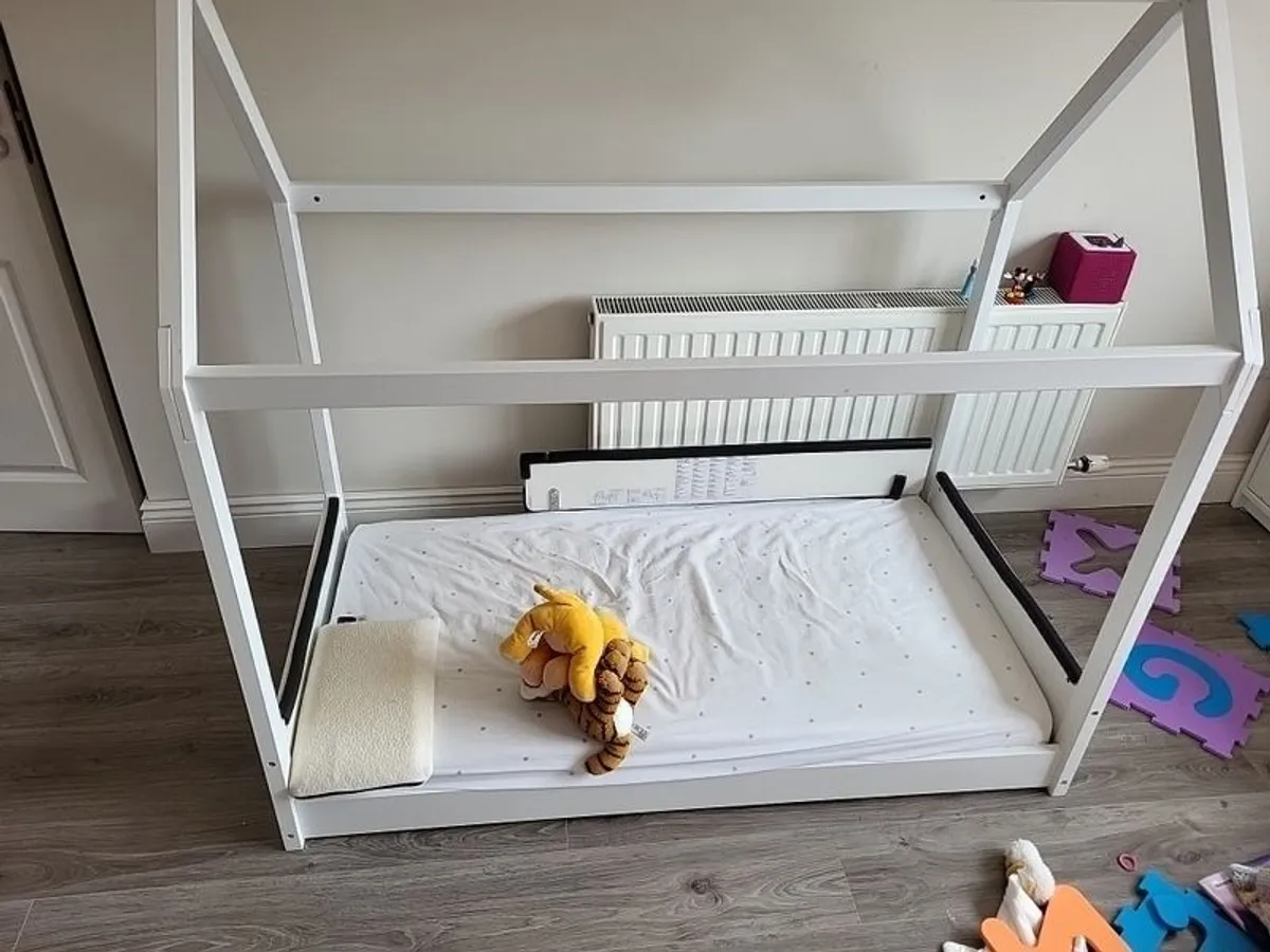 toddler house bed