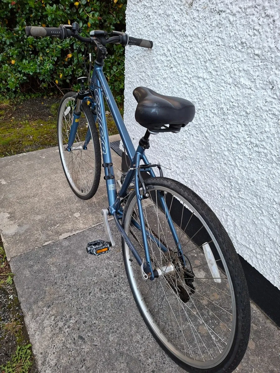 Ladies Carrera crossfire 2 hybrid bicycle - Image 3