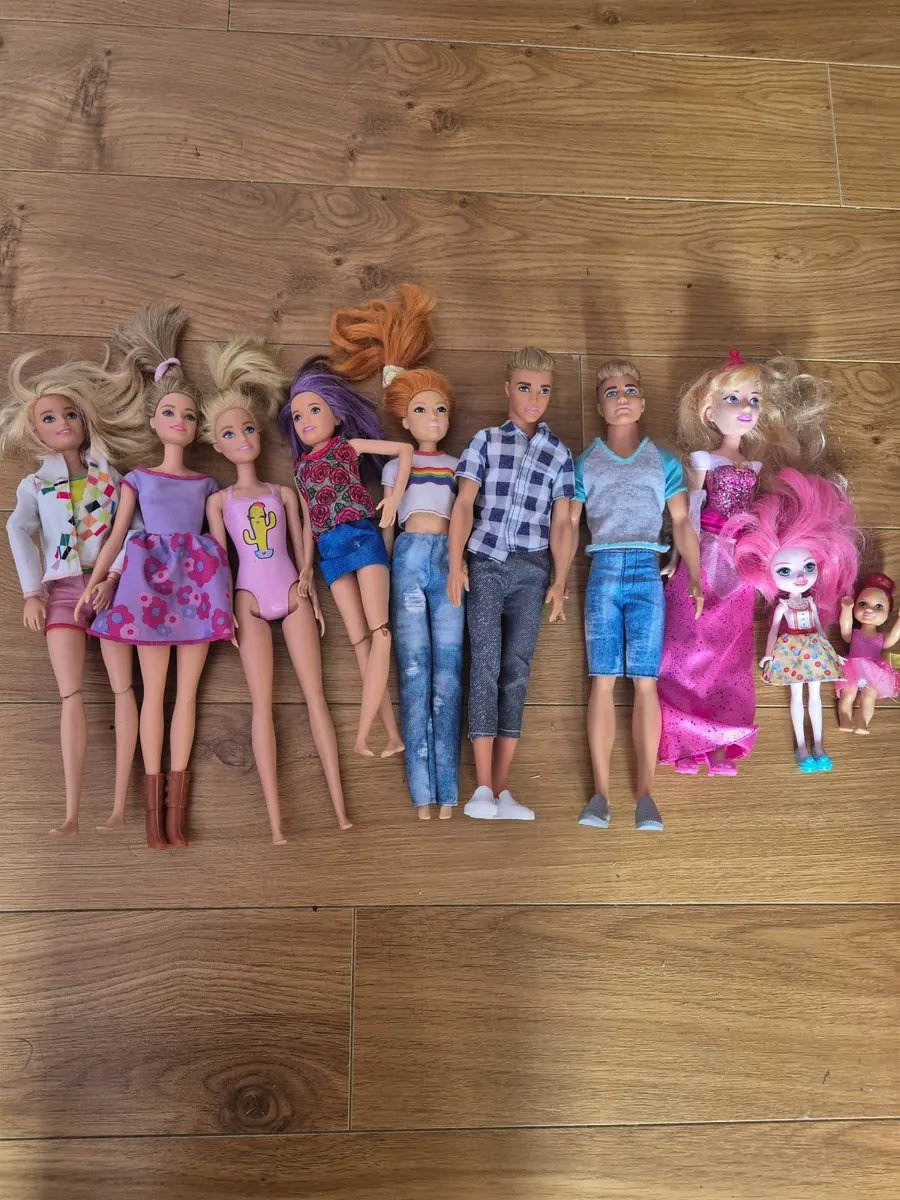 Barbie campervan set & dolls - Image 4