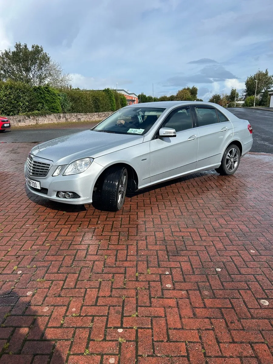 2011 Mercedes E200 Diesel - Image 1