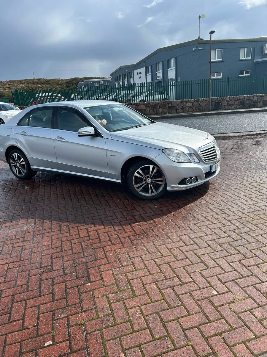 2011 Mercedes E200 Diesel - Image 2