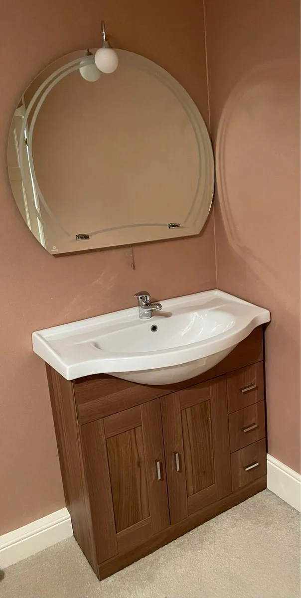 Sink, vanity unit & mirror