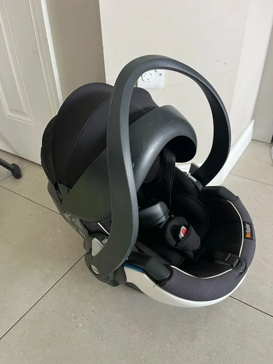 Uppababy Vista Travel System and Newborn Car Seat - Image 3