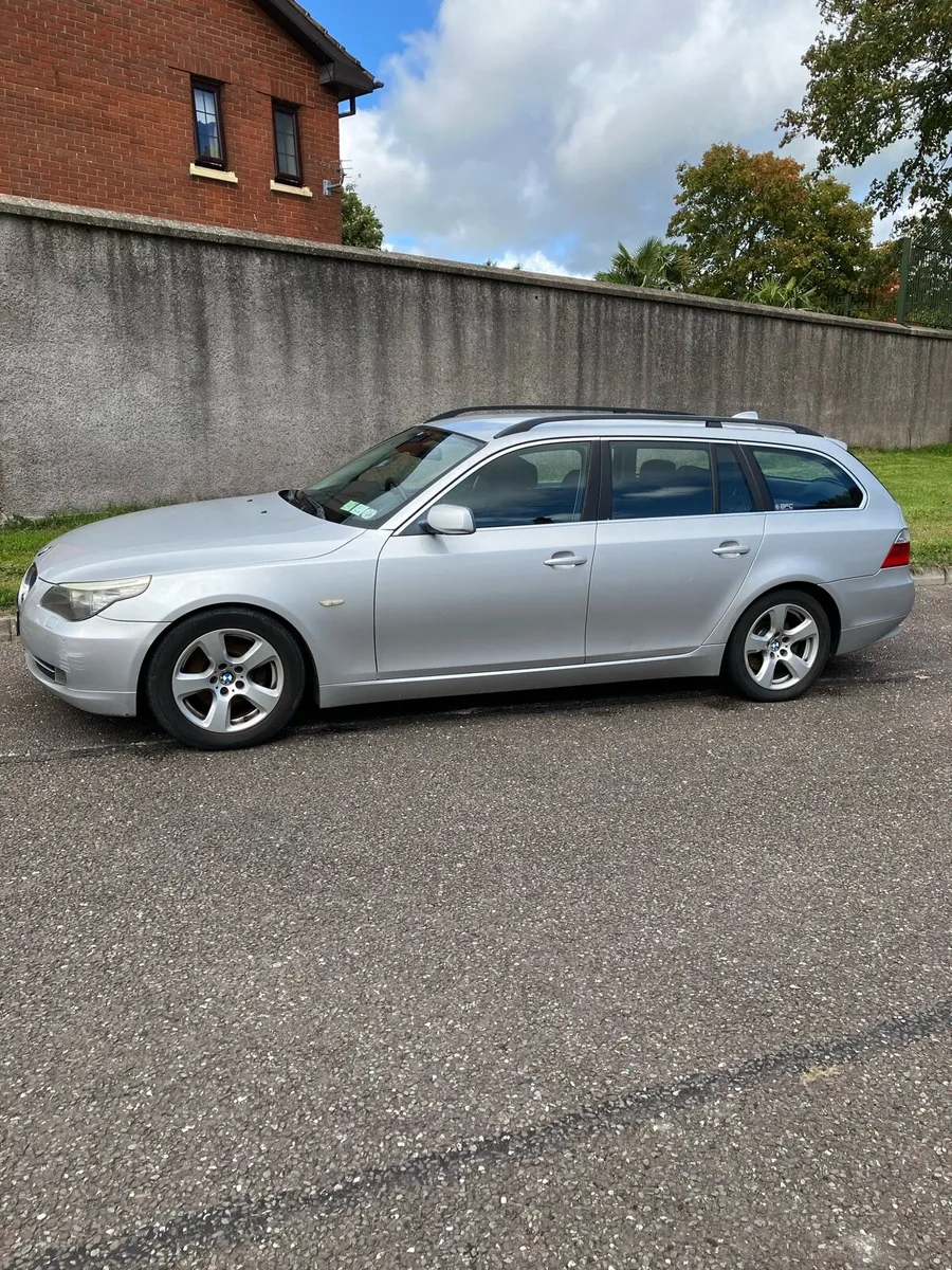 BMW 520 Touring E61 - Image 1