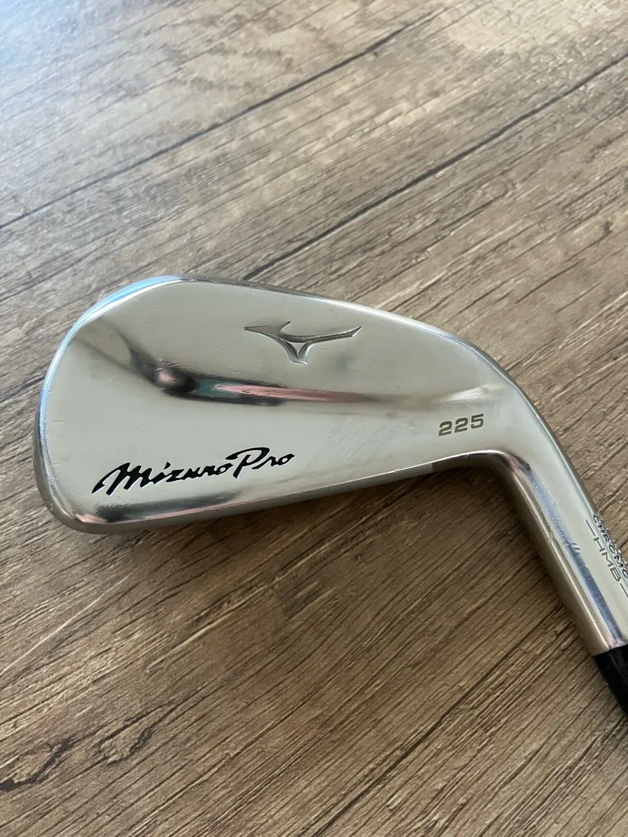 Mizuno 225 2 iron - Image 2