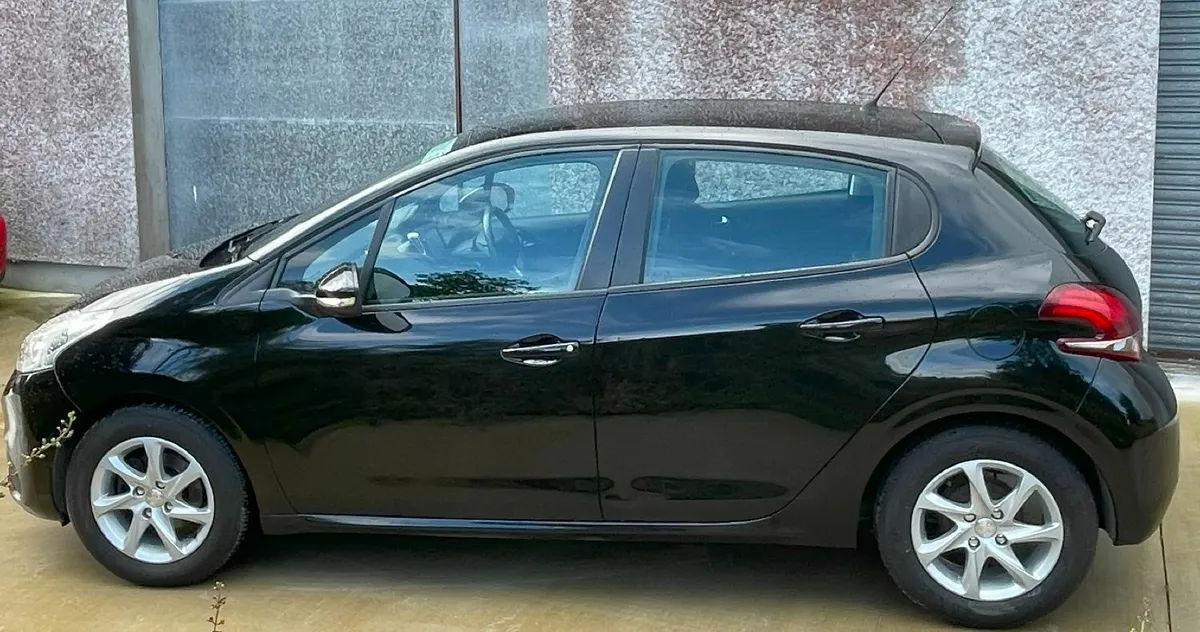 2017 Peugeot 208 1.2 5dr - Image 2