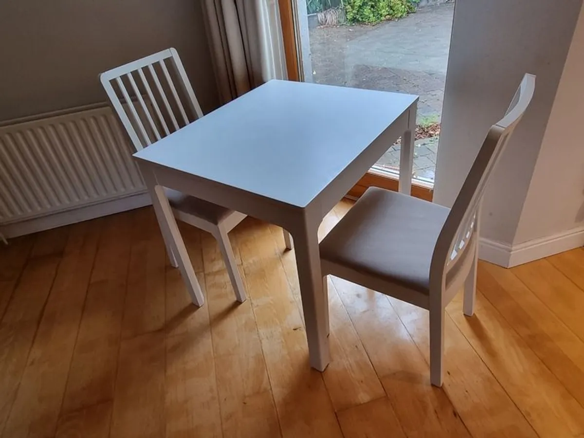 EKEDALEN Extendable table and chairs