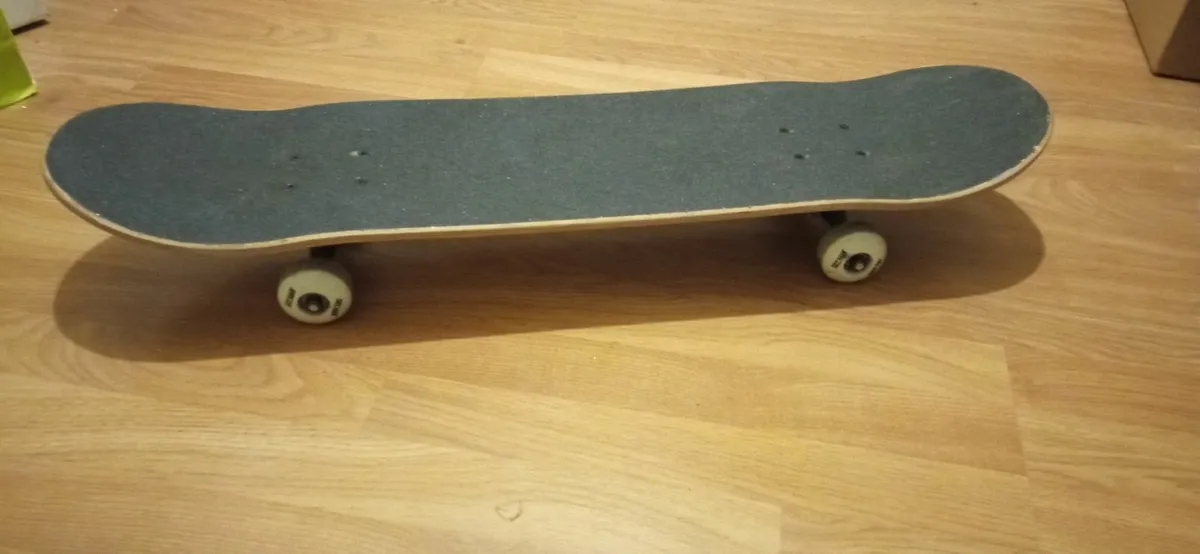 Tony Hawk Skateboard - Image 4