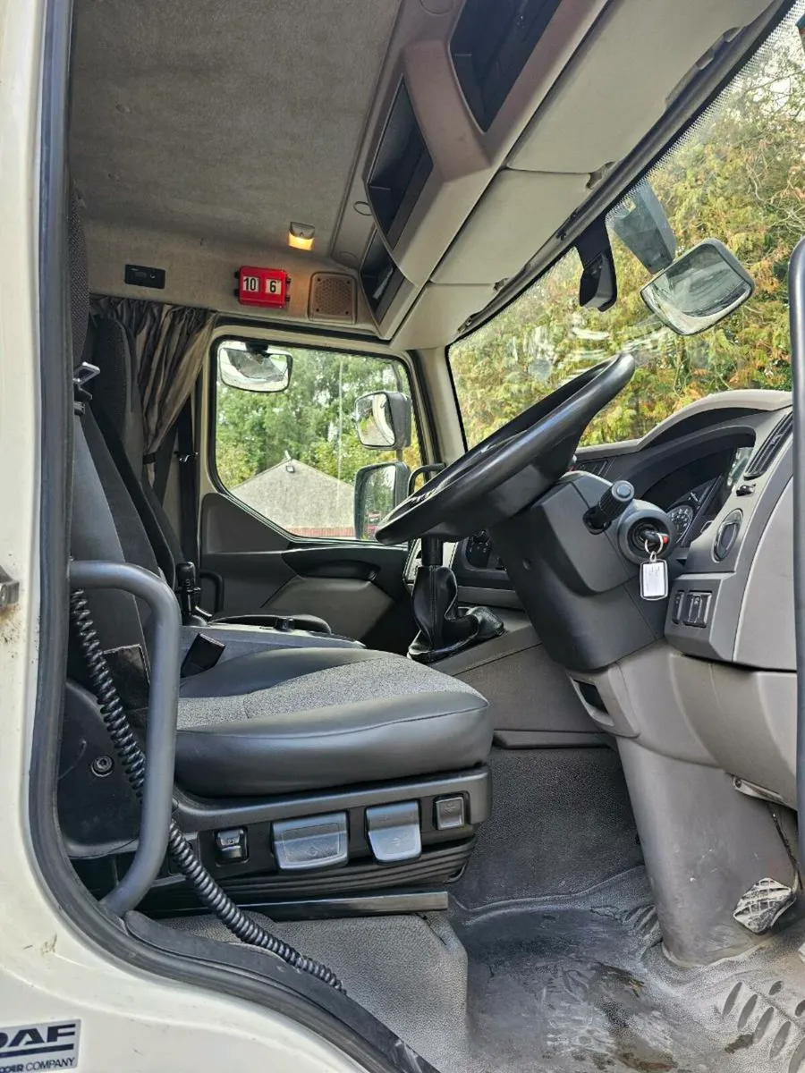 Rigid curtainsider lorry - Image 2