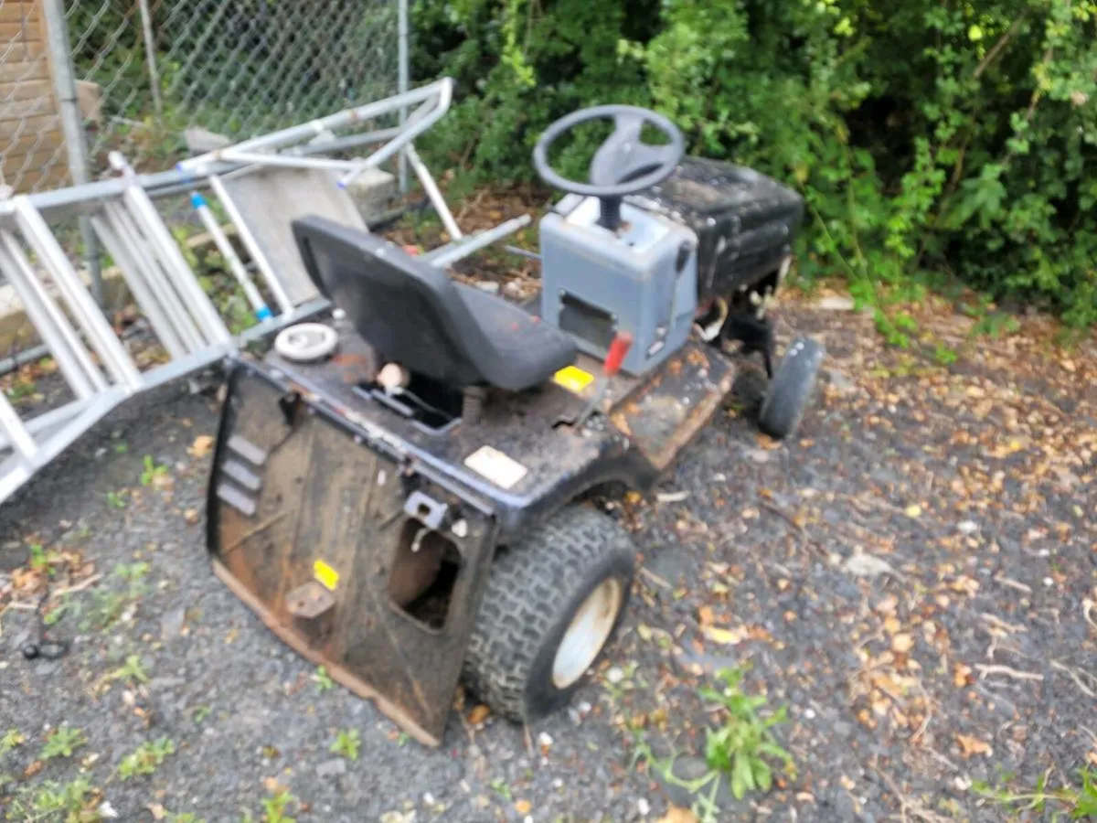 Ride on mowers - Image 2